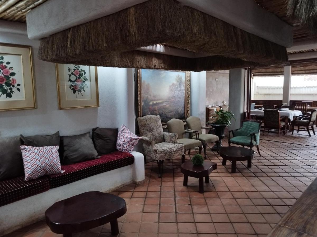 Mia Safari Lodge And Restaurant Entebbe Kültér fotó