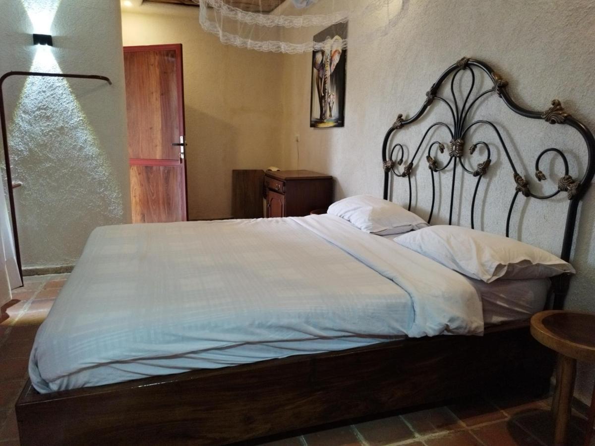 Mia Safari Lodge And Restaurant Entebbe Kültér fotó