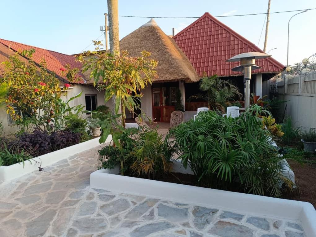 Mia Safari Lodge And Restaurant Entebbe Kültér fotó